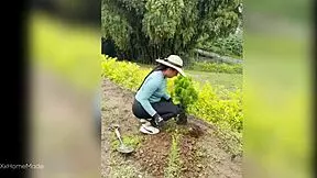 I paid this young colombian farm babe to suck my cock for cash