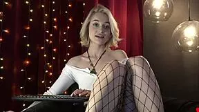 Delicious webcam model shows off her tits and toys in usa teen session.