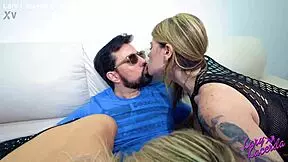 Putaria perfeita das branquinhas Lary Lacerda e Joy Sky - primeira cena dessa delicia tatuada.