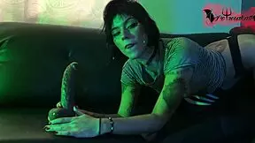 Alien girl very sloppy deepthroat 😈