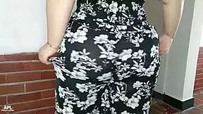 Mati moje žene velik rit poskakuje v obleki, me nori, potem jo jebem močno.