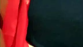 cachonda shows her small tits to amateurs 😏