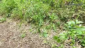 Jej šťavnatá píča ma donútila vytrysknúť vo verejnom parku Ashavindi 😍