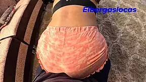 Encontr� haciendo yoga a mi mejor amiga y no pude resistir el increible cuerpo que tenia ced� ante la tentaci�n de poder follarla