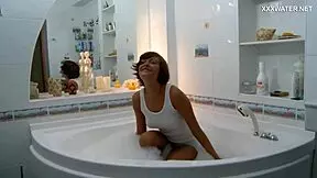 Russian Horny Slut Sima Zasadilo In The Bathtub