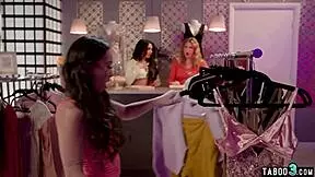 Taboo3 com - Grote tieten shemales Erica Cherry en Eva Maxim domineren kleine 18+ Aziatische