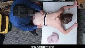 डिसगस्टेडटीं 18+ क्यूट टीन 18+ हेडन हेनसेसी शॉपलिफ्टिंग पर पकड़ी गई और चोदाई