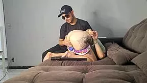 Pegawai keadilan kongkek perempuan sorang diri di rumah?