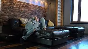 아마추어 틴 18+가 성숙한 의붓아빠랑 친밀한 순간 즐겨