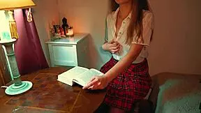 Tease her shaved pussy to orgasm with a vibrator in this homemade solo