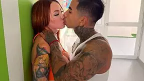 i meetd my neibor in the elevater and fuckd her outdoars