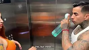 i meetd my neibor in the elevater and fuckd her outdoars