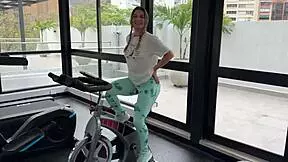 I convinced a stranger at the gym to creampie my hairy pussy