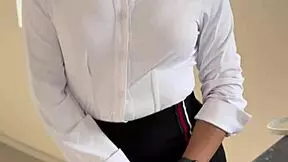 Novice real estate advisor accepts to close the deal with her client in the house