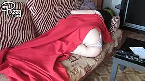 Watch this amateur college girl masturbate to orgasm, then shower and shave her legs.