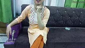 Boyfriend tenderly convinces girlfriend for her first time in loving mood