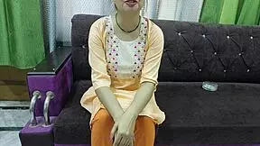 बॉयफ्रेंड टेंडरली कनविंसेस गर्लफ्रेंड फॉर हेर फर्स्ट टाइम इन लविंग मूड