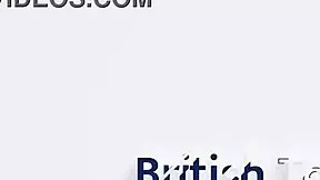 British redhead enjoys a casual lunch with friends