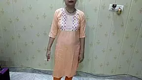 Fant nežno prepriča punco za njen prvič v ljubečem vzdušju