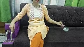 Boyfriend tenderly convinces girlfriend for her first time in loving mood