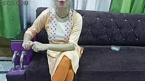 Boyfriend tenderly convinces girlfriend for her first time in loving mood