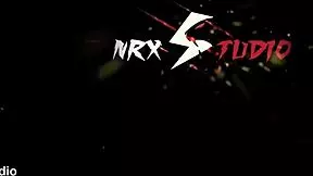 Globoka penetracija jajc v luknje 19-letne najstnice 😈