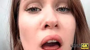 loan4k nezbedná dievča seducovala cudzinca v kancelárii a dostala výprask za svoju šľachtickú správu