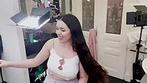 Curvy Big Tit Babe Made To Squirt