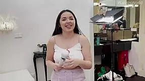 Curvy Big Tit Babe Made To Squirt