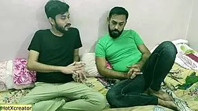 אחות בבהי מוצצת לנער תמים בשלישייה