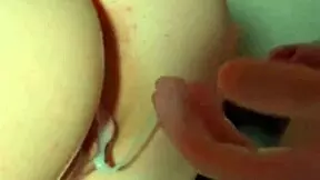 Semen continuo entre los labios