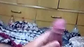 Mastürbasyon Yapar Ken, Rehberlik Eder Ve Boşalır