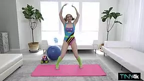 Fitness Spinner Rides Big Cock For The Gains