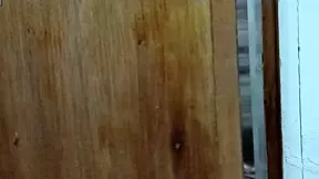 Me caliento cada d�a m�s espiando a mi cu�ada cuando se ba�a