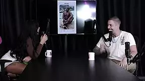 uhh, hot babe shows tits n pussy on tinder game, he flashes back!