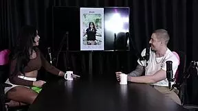 uhh, hot babe shows tits n pussy on tinder game, he flashes back!