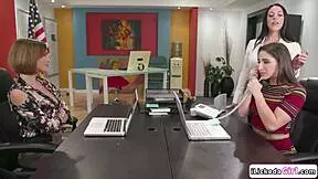 brunette applicants facesit anal lesbian boss with dildo 😏