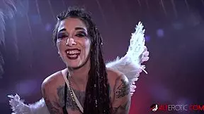 sully savage rides the tremor while being interviewed