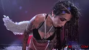 sully savage rides the tremor while being interviewed