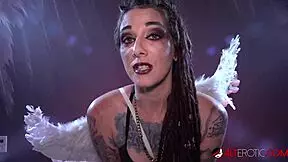 sully savage rides the tremor while being interviewed