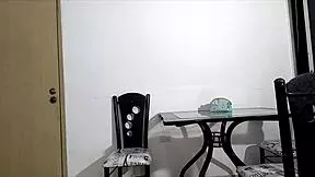 La cachonda de mi hermanastra quiere leche para su cereral y me la termino follando duro parte 1