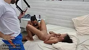 Виктория Фераз кумва силно в първата си дива двойна вагинална сцена