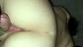Novinha rides cock nicely while moaning loudly