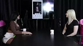 Njen najljubši položaj v seksu je na štirih in povedala, kdo bi ji ujel na Tinderju - Vivian Lola sheer red.