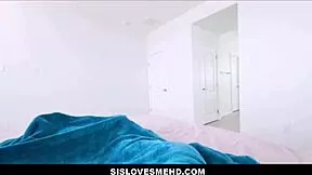 Adik tiri asia kurus 18+ minta bantuan kakak tiri setelah pacarnya gak bisa