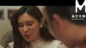 Young bride Bai Jie rides in 4some wedding.