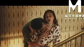 Young bride Bai Jie rides in 4some wedding.