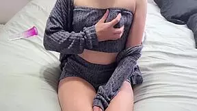 Look At This Thick Cute White Girl Cumming Solo With Toys!