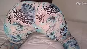 I strip for my Tinder date to fuck