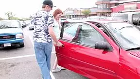 Ik kijk hoe mijn stiefdochter geneukt wordt als straathoer